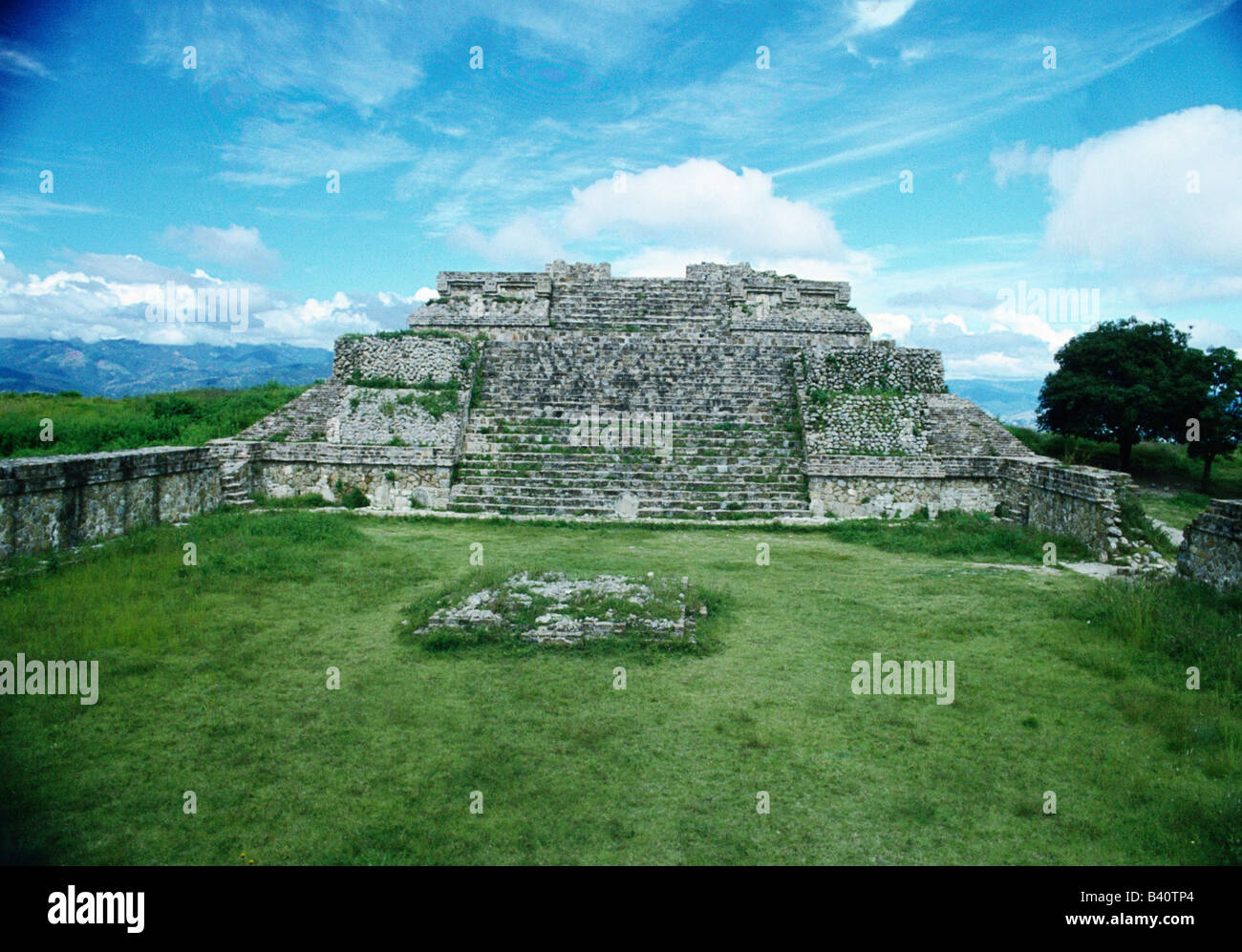 geography / travel, Mexico, Monte Alban, town of the Zapotec approx. 500 BC- 950 AD, north platform, ruin, architecture, archaeology, Central America, Mesoamerika, America, Latin-American Indians, excavations, pyramid, stairs, court, historical, historic, ancient, pre-Columbian, UNESCO, World Heritage Site, valley of Oaxaca, CEAM, 20th century, Stock Photo