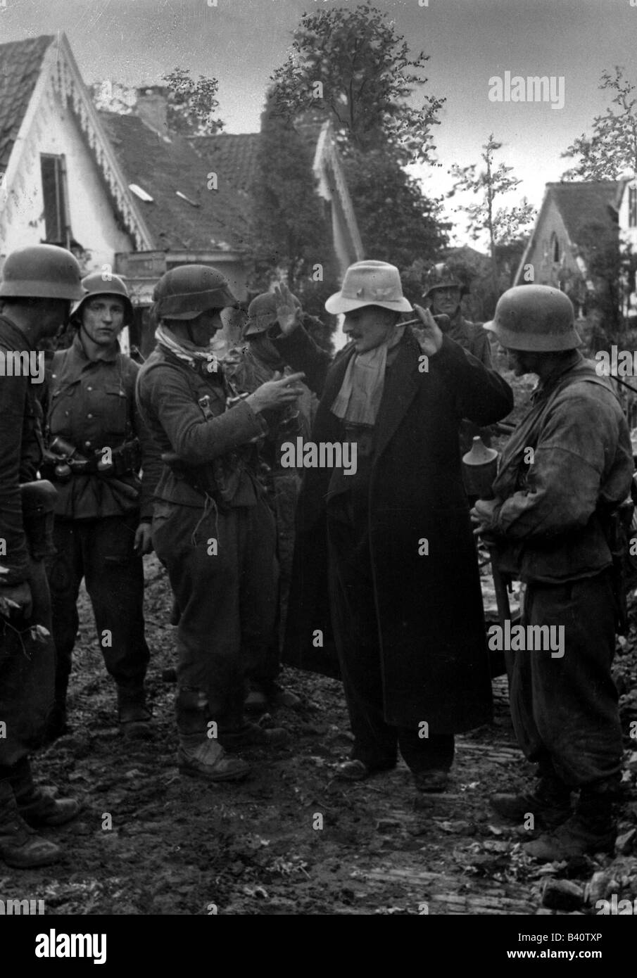 events, Second World War / WWII, Netherlands, Arnhem, 17. - 25.9.1944, Captain Barry Ingram, commander of the 1st Border Mortar Group, is being captured in civilian clothes by Waffen-SS troopers, Oosterbeek, 25./26.9.1944, Stock Photo