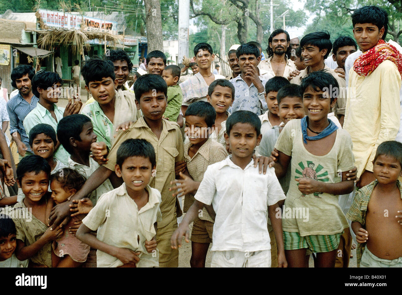 Group picture of indian children hi-res stock photography and images - Alamy