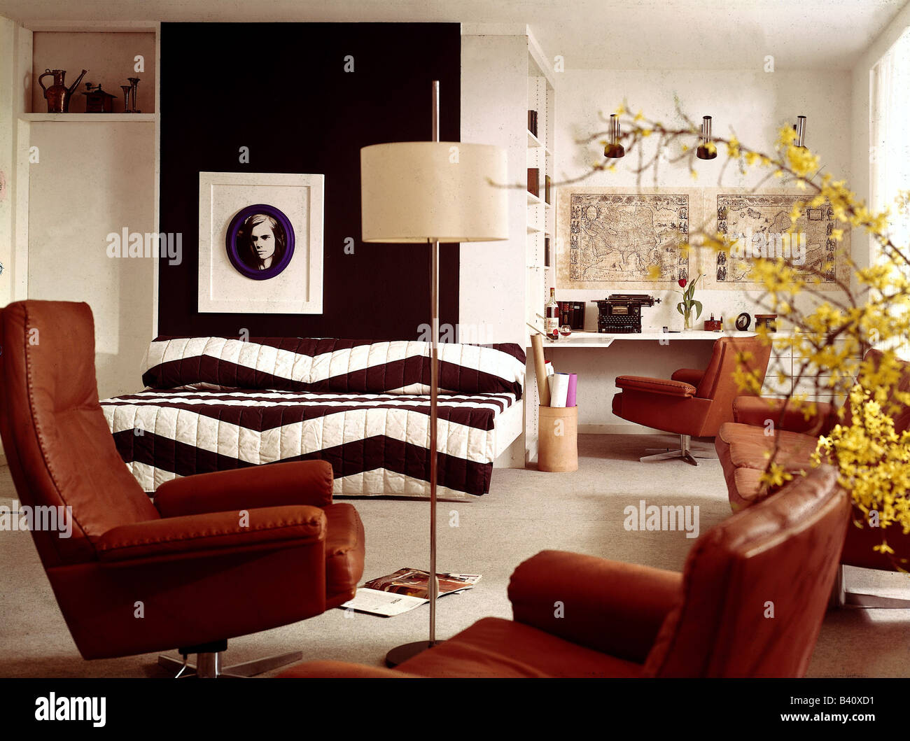 c80.alamy.com/comp/B80XD80/furnishing-room-80970s...