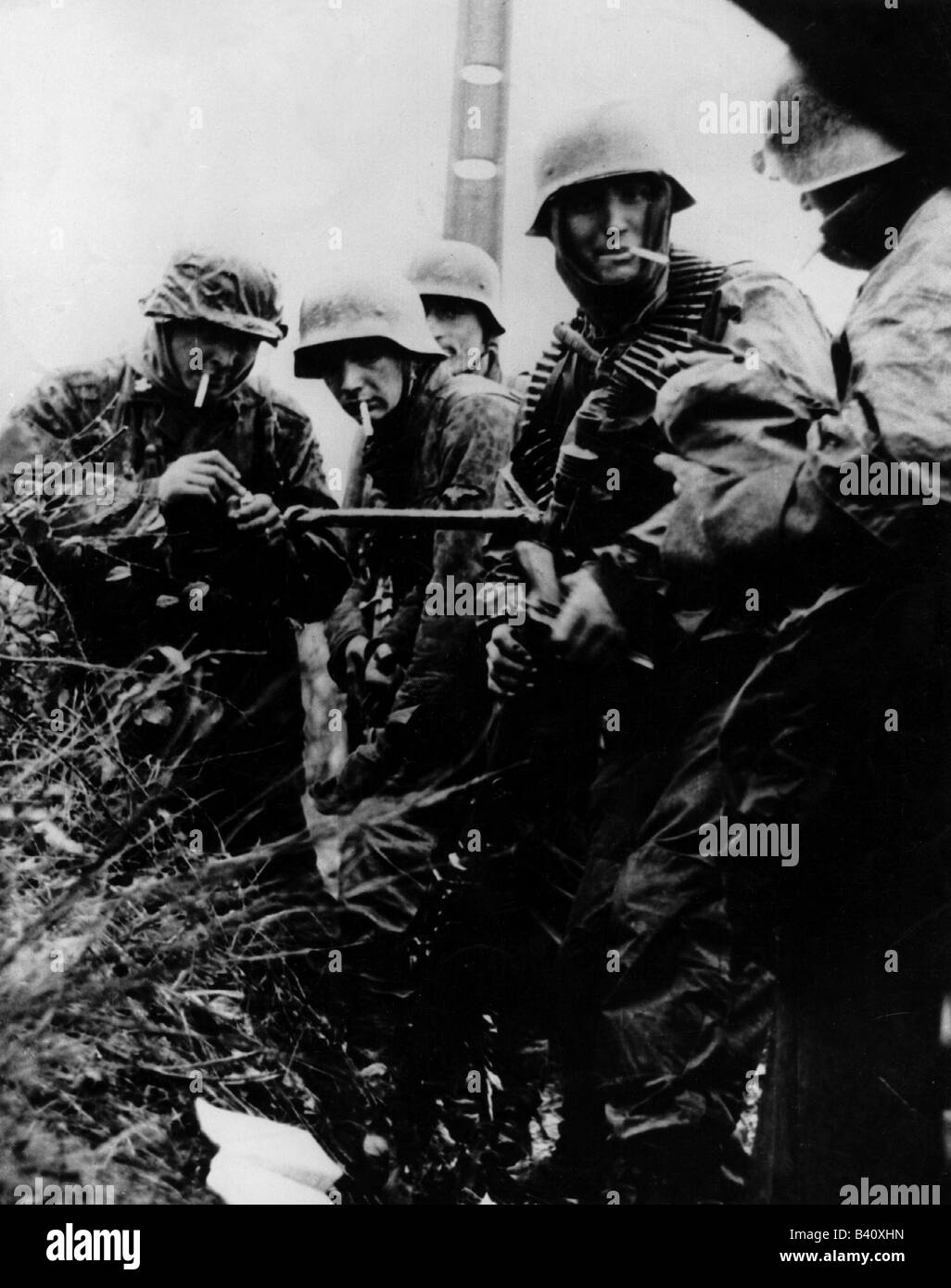 events, Second World War / WWII, Belgium, Battle of the Bulge, German advance 16.-27.12.1944, Waffen-SS troopers during a cigarette break, 17.12.1944, Stock Photo