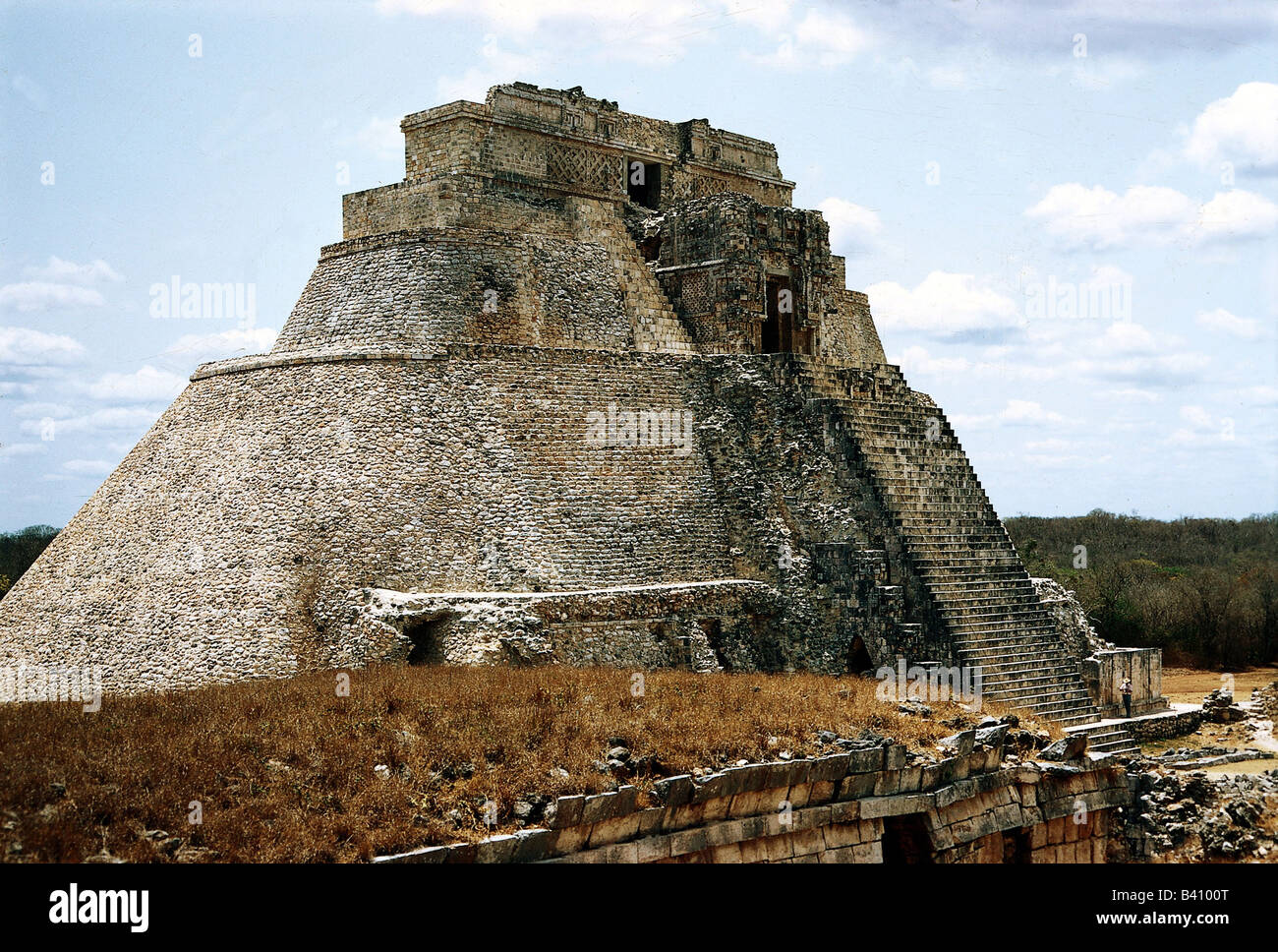 geography / travel, Mexico, Yucatan, Uxmal, built approx. 600 AD, left approx. 900 AD, maya city, puuc style, Piramide Del Adivino (pyramid of magician), building, architecture, Central America, America, Latin-American Indians, latin american, mayas, classical period, UNESCO, World Heritage Site, historical, historic, ancient, religion, landscape, clouds, , Stock Photo