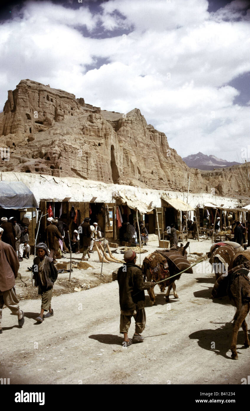 geography / travel, Afghanistan, Bamiyan, bazar in front of rock cloister, trade, market, destroyed 2001 by Taliban militia, World Heritage Site, bamijan, bamyan, bamian, historic, historical, people, 6th century, Stock Photo