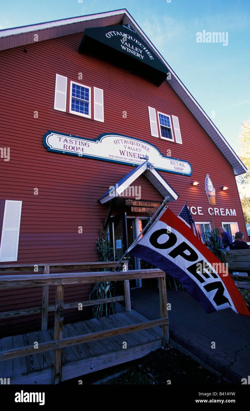 North America, United States, Vermont, Quechee. An ice cream shop at the Quechee Gorge. Stock Photo