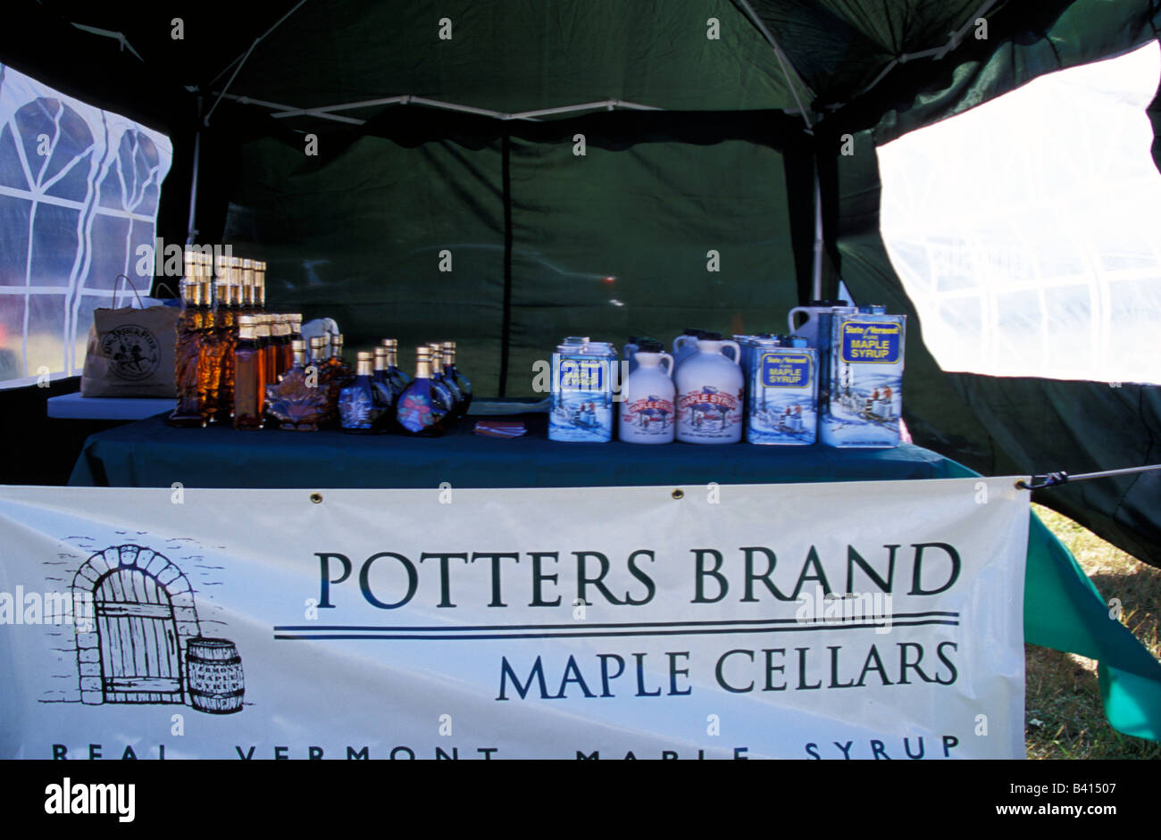 North America, United States, Vermont, Quechee. Maple Syrup being sold near the Quechee Gorge. Stock Photo
