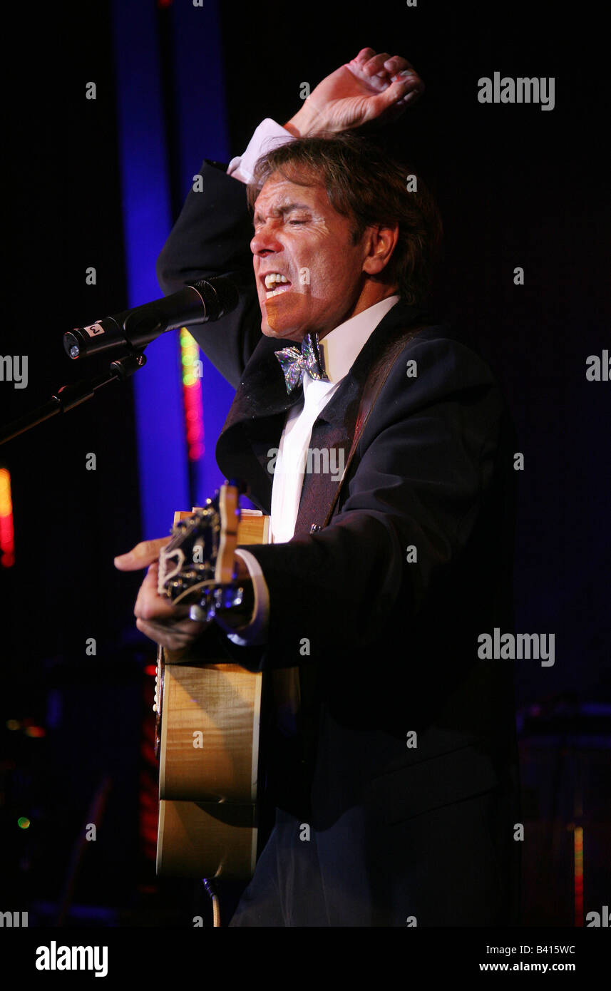 Sir Cliff Richard performs at the Grovesnor House Hotel Stock Photo