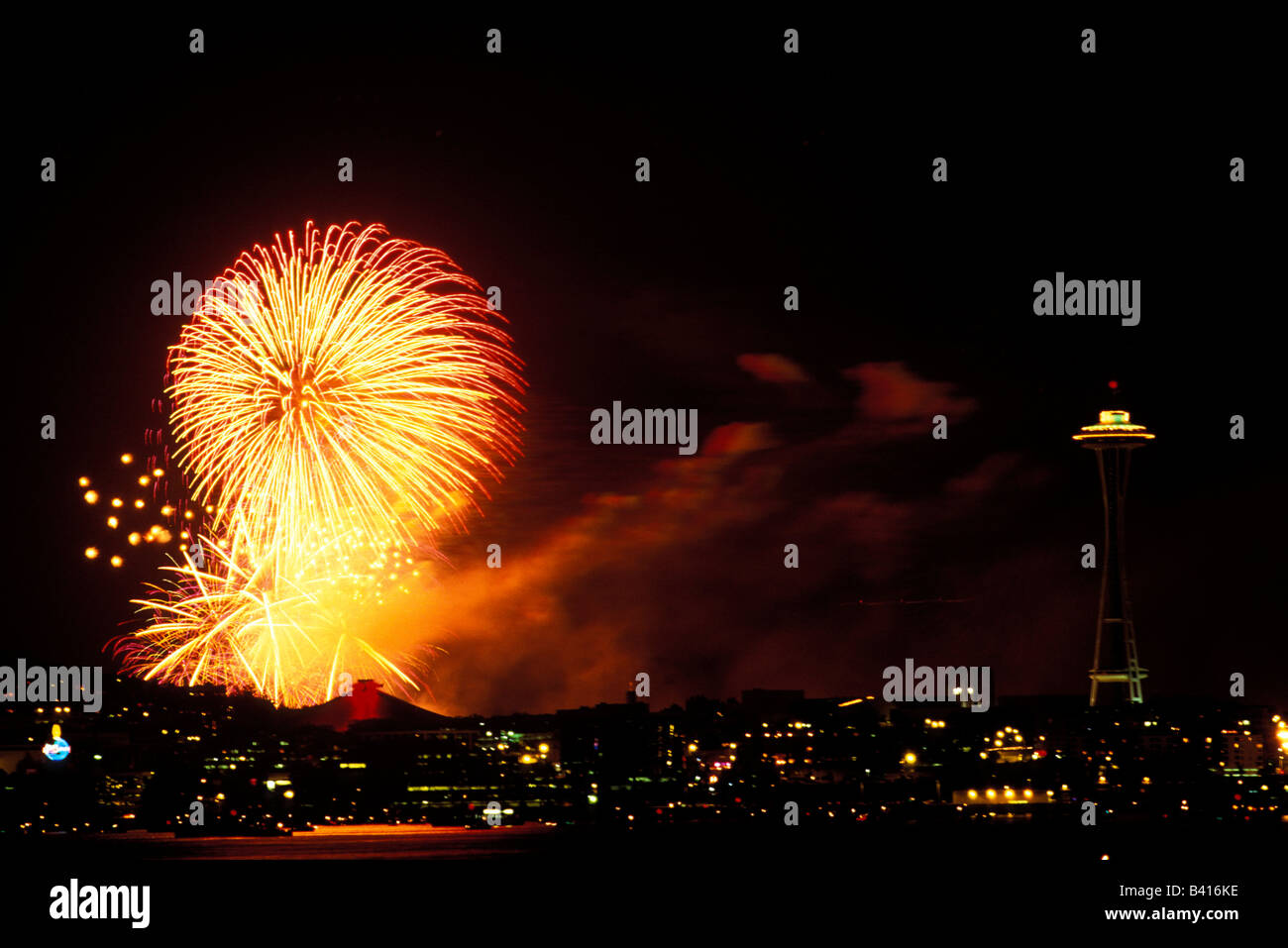 North America, USA, Washington State, Seattle, Lake Union. Fireworks