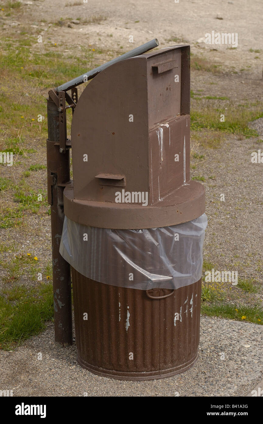 Bear proof garbage can hires stock photography and images Alamy