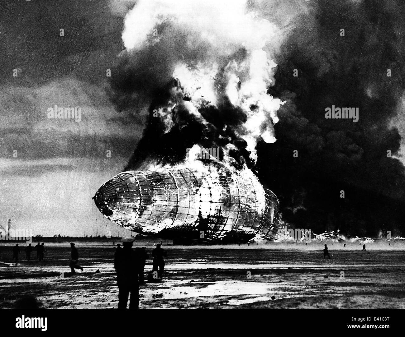transport/transportation, aviation, airships, Zeppelin, disaster of LZ 129 'Hindenburg', Lakehurst, New Jersey, 6.5.1937, explosion, , Stock Photo