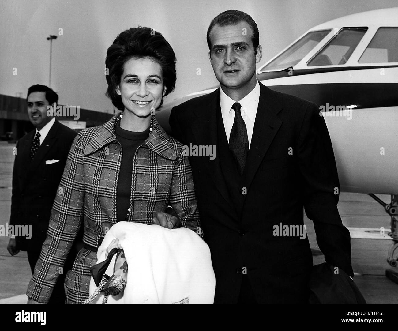 Juan Carlos I, * 5.1.1938, King of Spain since 22.11.1975, half length, with wife Sophia, at airport London, June 1970, Stock Photo