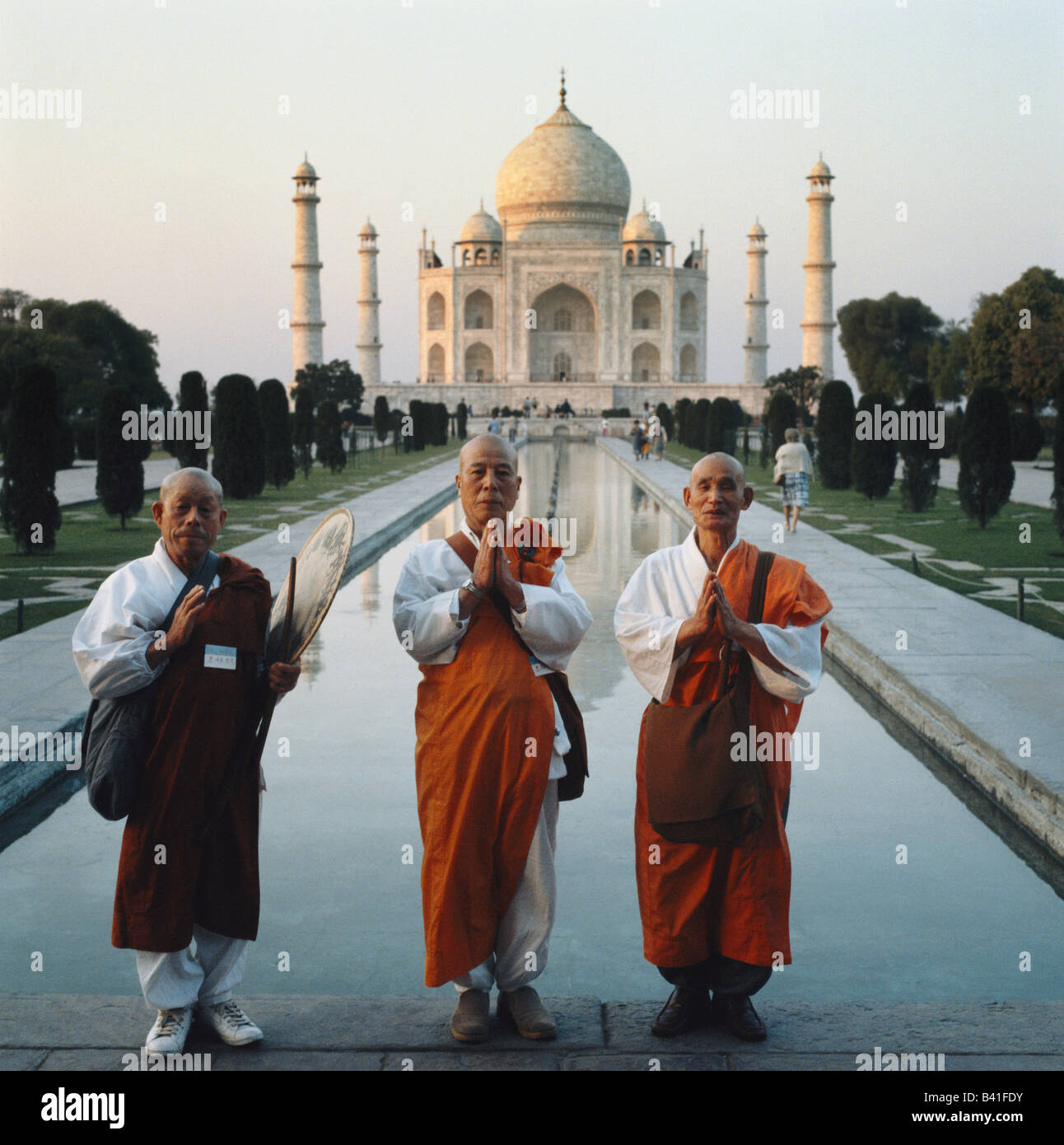 People Visit the Taj Mahal in India Editorial Photo - Image of heritage,  entrance: 160653736