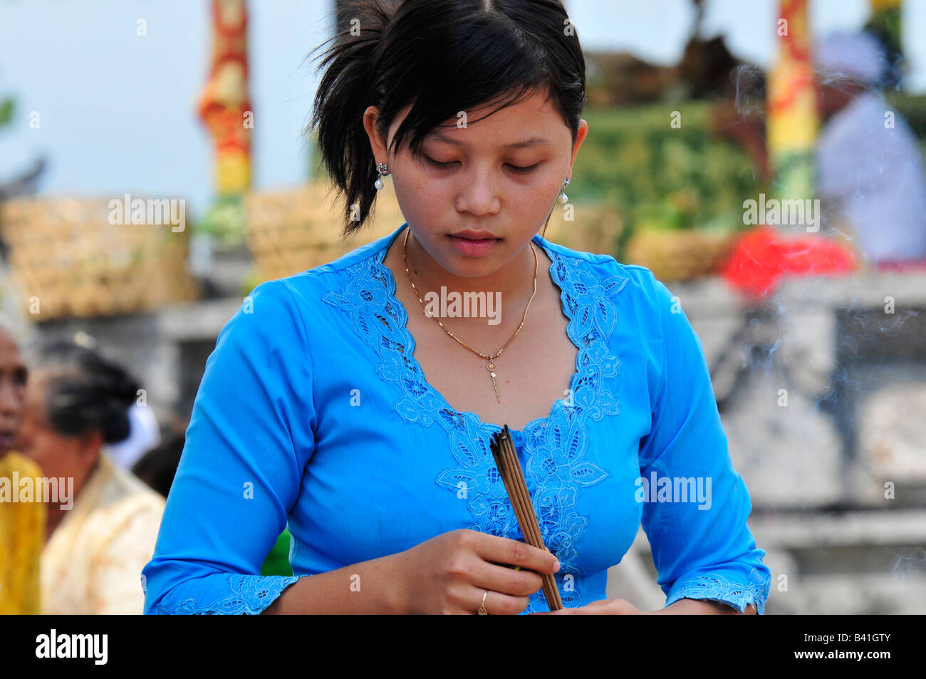 village temple festival, lady giving offerings,  pura puseh, desa pakraman bebetin, sawan , buleleng regency, north west bali Stock Photo