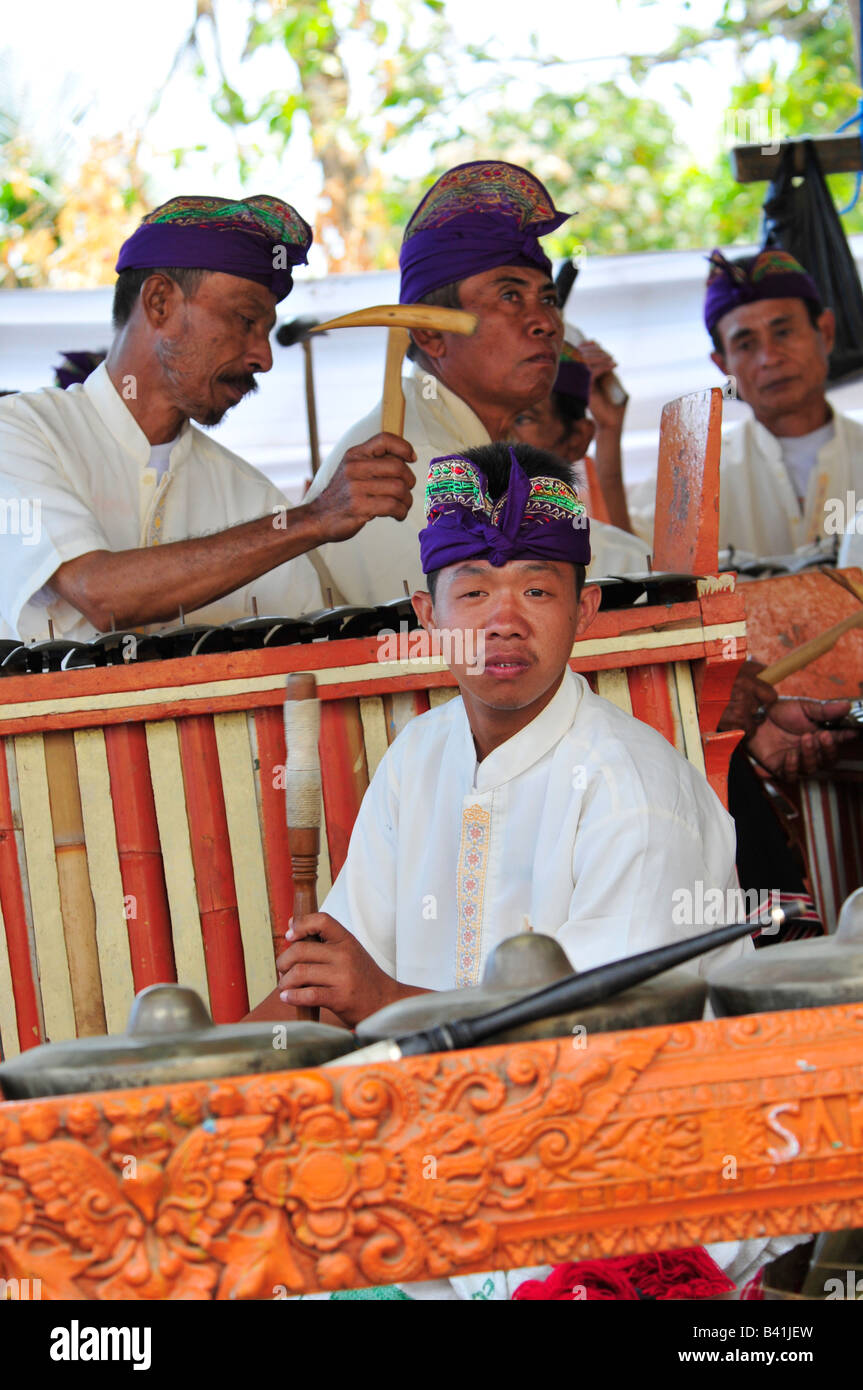 village temple festival, gamelan musicians ,desa pakraman bebetin,sawan , buleleng regency , north west bali,indonesia Stock Photo