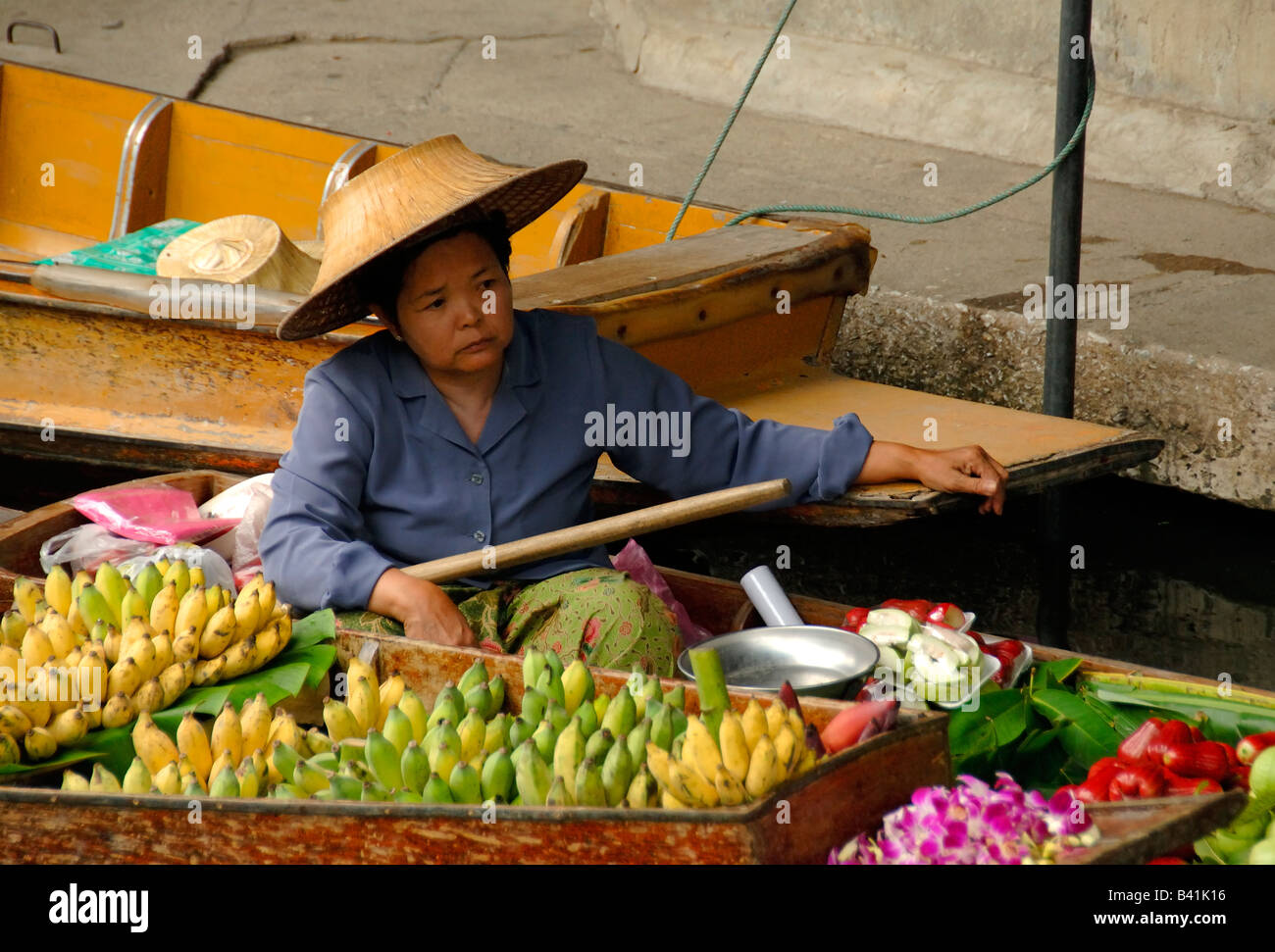 Floating Market Bangkok Thailand Asia Damnoen Saduak Floating Market Vendor selling fruit travel holiday vacation travel boats Stock Photo