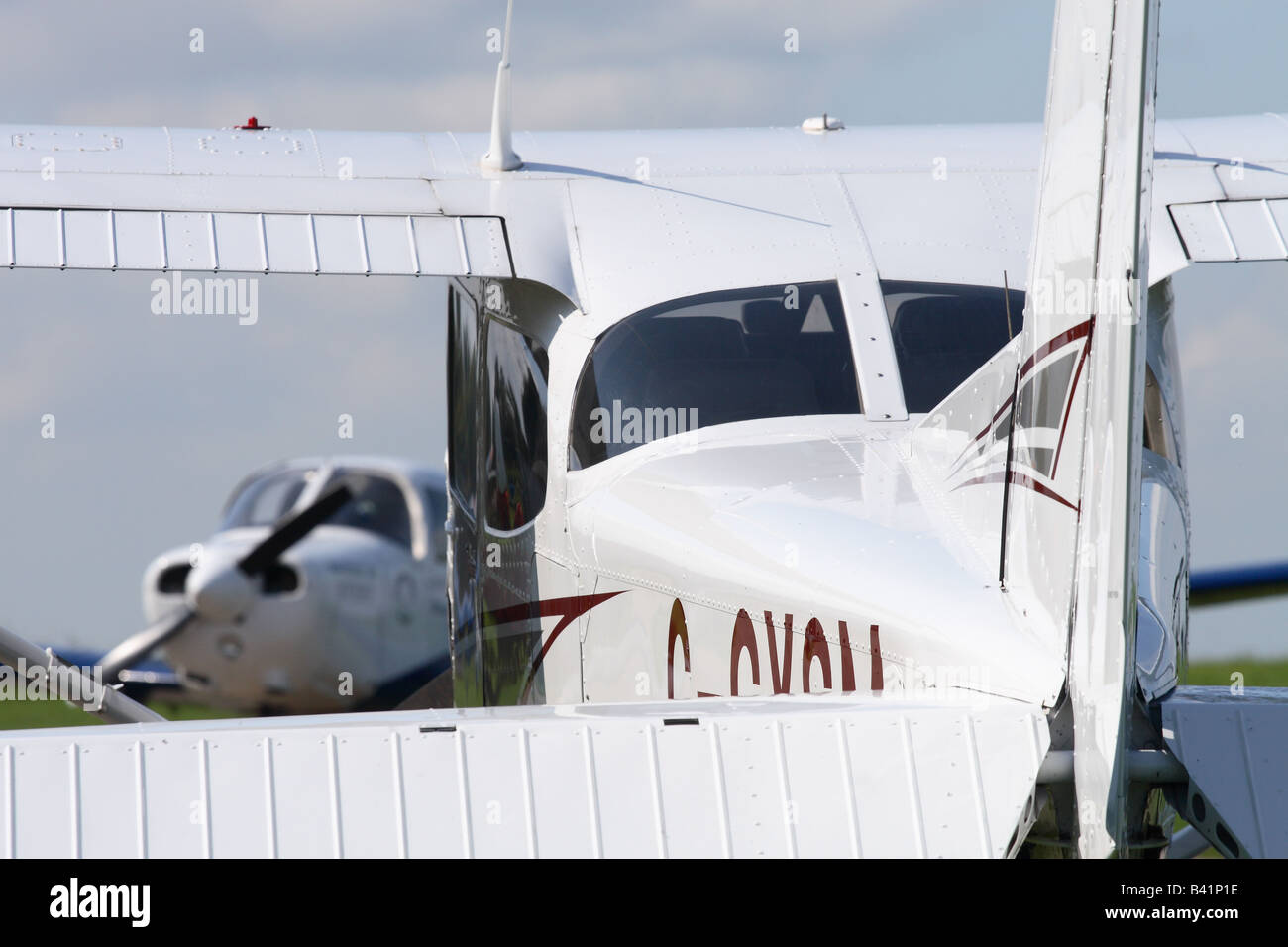 General Aviation flight training school aircraft Cessna 172 and Piper Pa-28 Cherokee share parking apron ramp Stock Photo