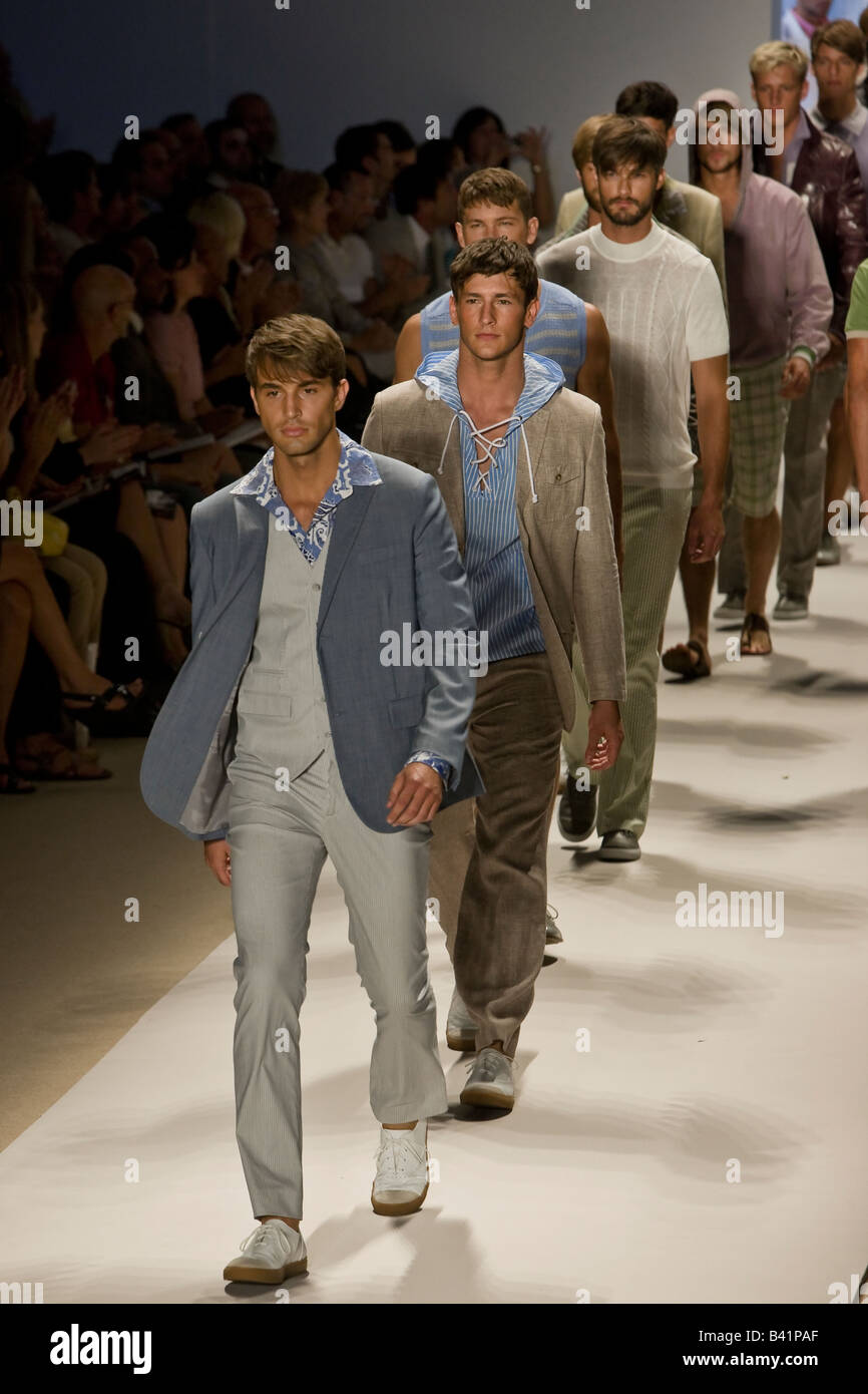 https://c8.alamy.com/comp/B41PAF/perry-ellis-presents-spring-summer-2009-mens-ready-to-wear-collection-B41PAF.jpg