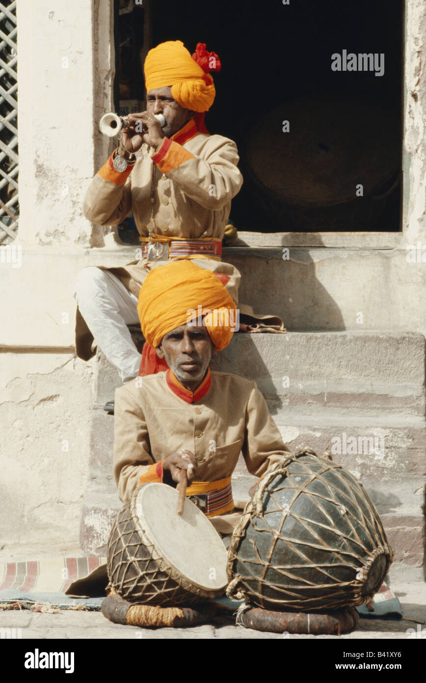 Rajasthani musical instruments hires stock photography and images Alamy