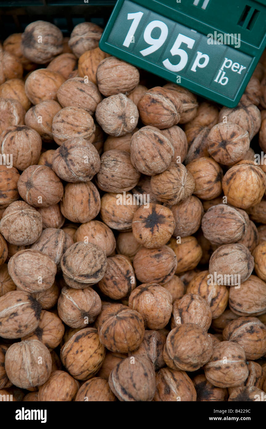 fresh walnuts on sale for 195p per pound at the ludlow food festival 2008 Stock Photo