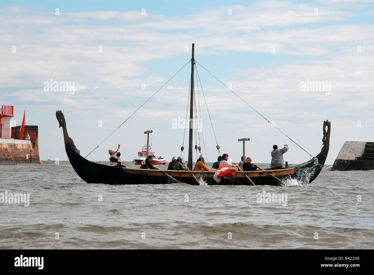 Vikings rowing hi-res stock photography and images - Alamy