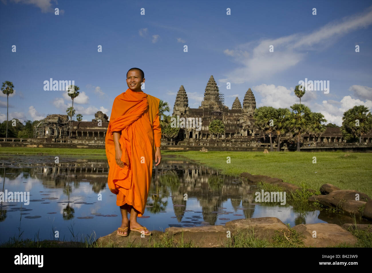 Cambodia monk hi-res stock photography and images - Alamy