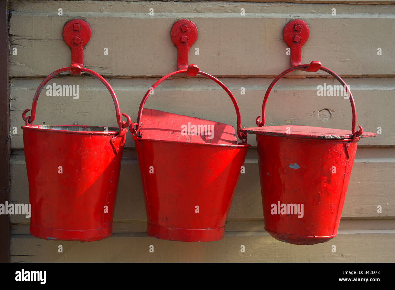 Fire Buckets Emergency Hi Res Stock Photography And Images Alamy