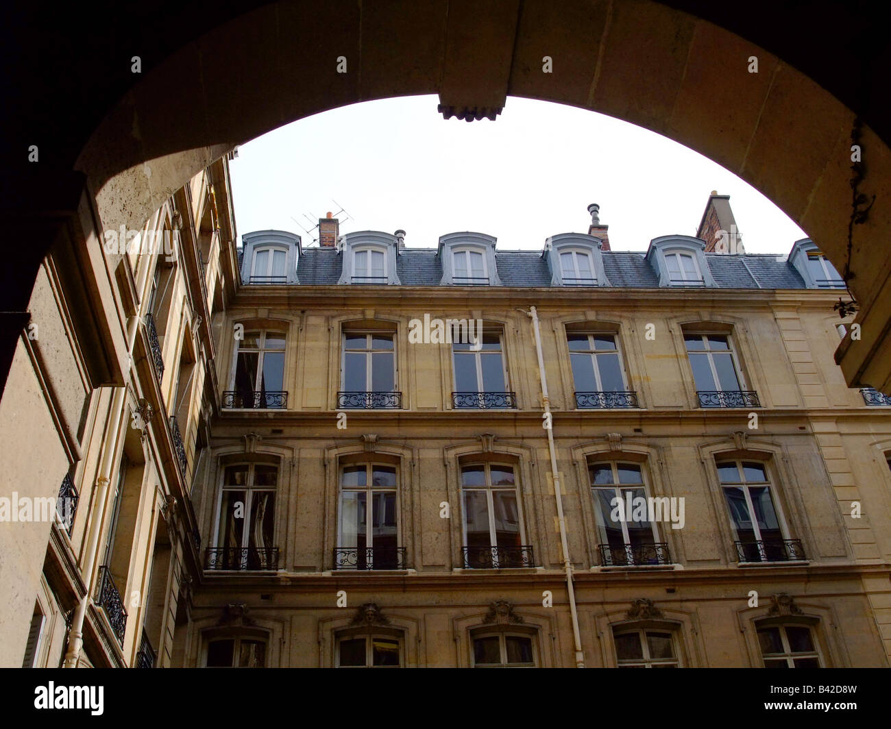 Arcade of an old building into the 8th arrondissement - 22 rue de l'Arcade - 75008 Paris city - France Stock Photo