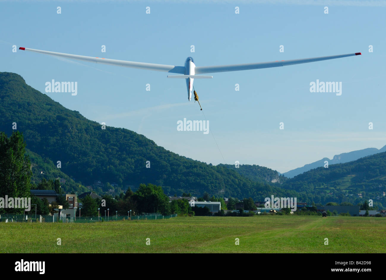 Glider aircraft take off hires stock photography and images Alamy