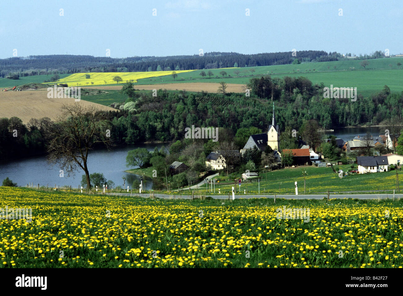 geography / travel, Germany, Saxony, Vogtland, view of dam Poehl and village of Altensalz, Stock Photo