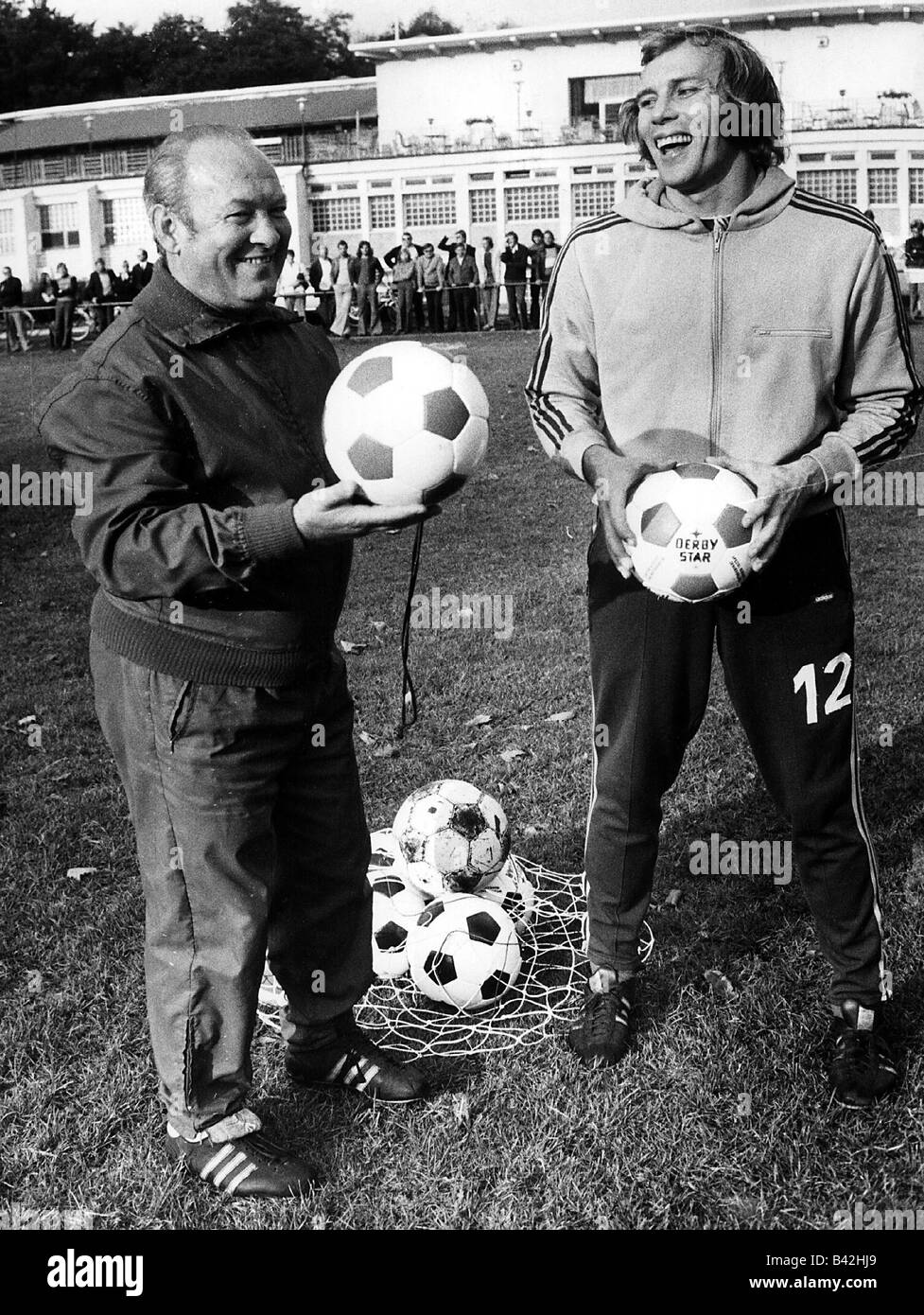 Cajkovski, Zlatko 'Cik', 24.11.1923 - 27.7.1998, Croatian football player and coach, with coal keeper Gerhard Welz duribg training, Cologne, 1973, , Stock Photo