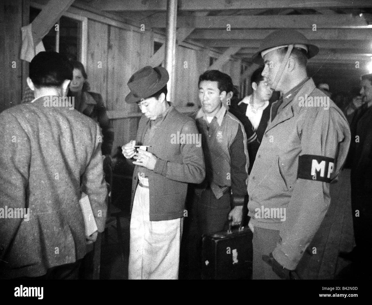 events, Second World War / WW II, USA, internment of Japanese people, arrival at a camp, early 1942, Stock Photo