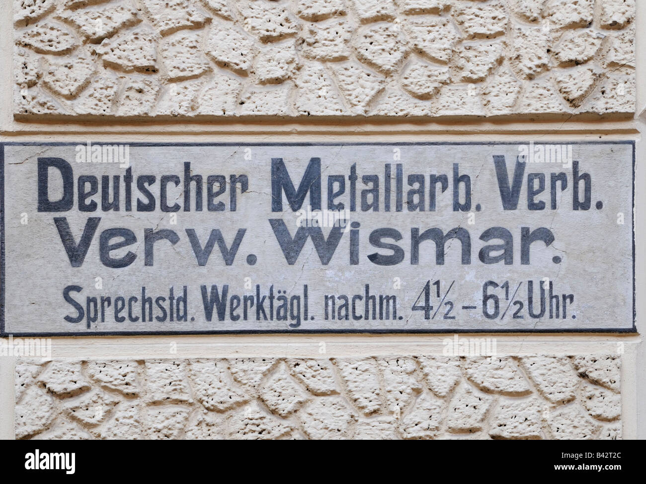 Architektur fassade schrift hi-res stock photography and images - Alamy