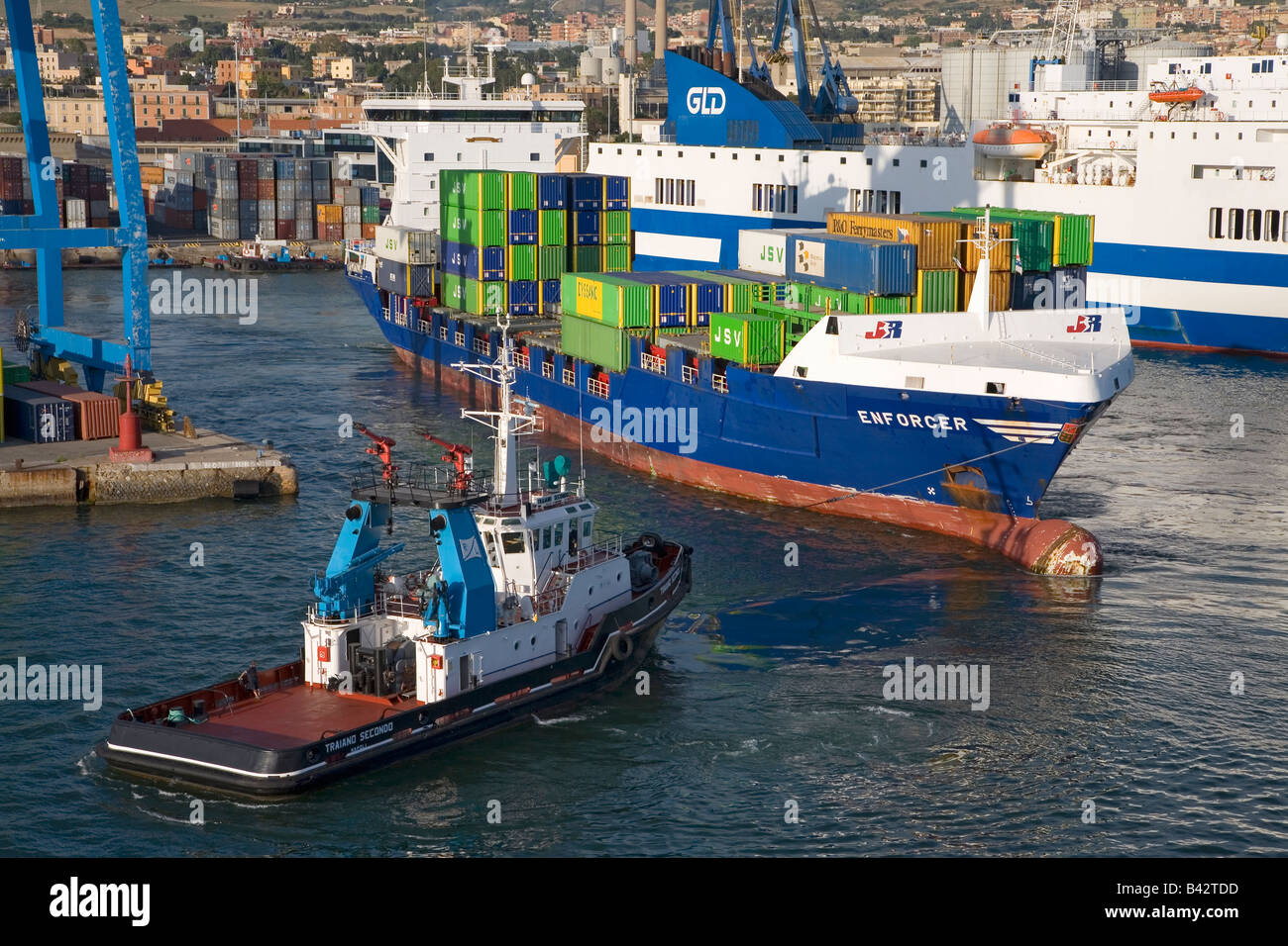 Cargo ship carrying hi-res stock photography and images - Alamy