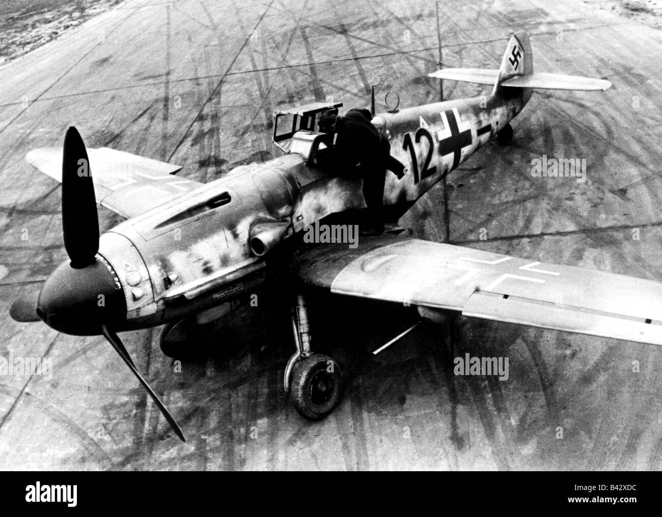 events, Second World War / WWII, aerial warfare, aircraft, German fighter aircraft Messerschmitt Bf 109 G on the runway, summer 1943, Stock Photo