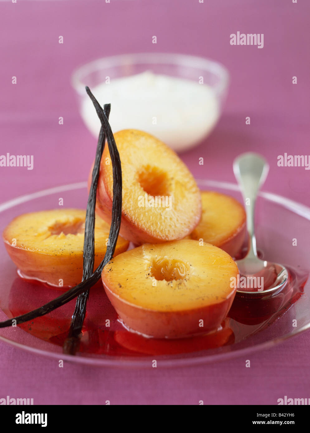 Nectarines in vanilla syrup Stock Photo Alamy