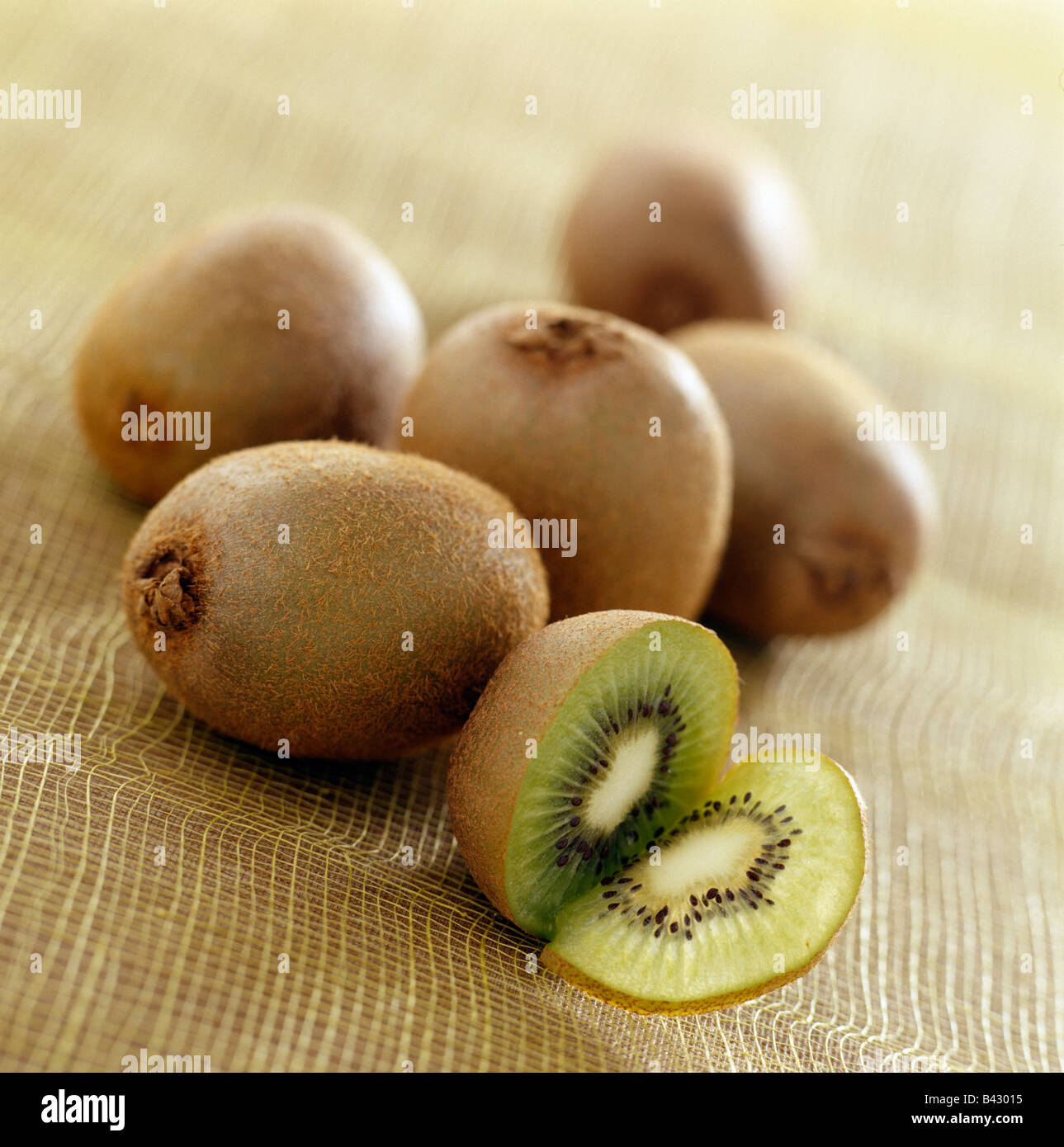 Kiwis fruit hi-res stock photography and images - Alamy