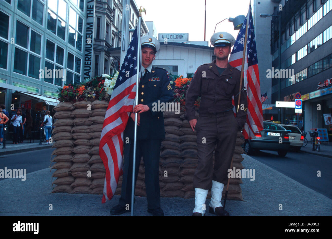 US and Russian soldier posing in front of Checkpoint Charly Berlin Germany Stock Photo