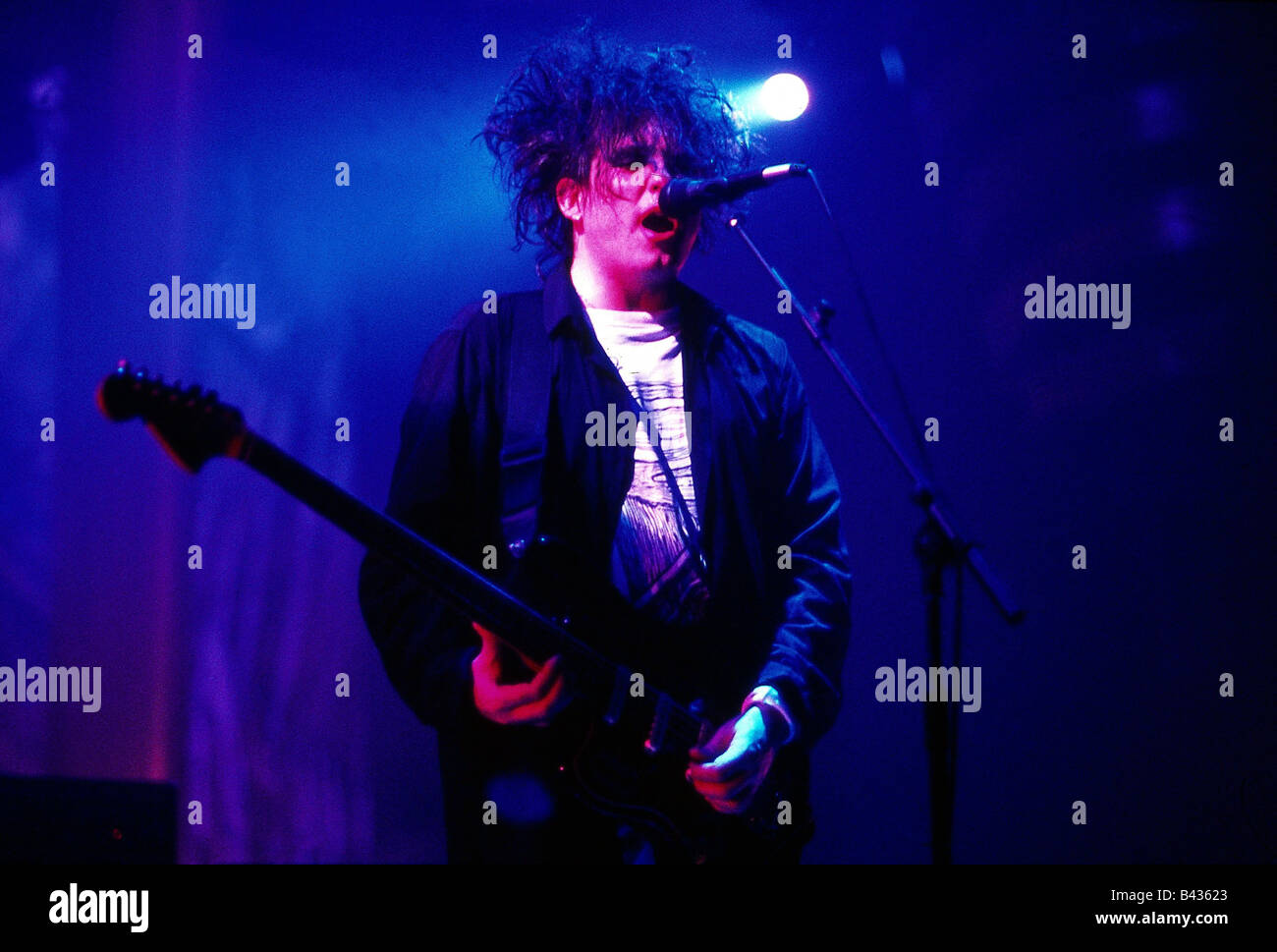 Robert smith the cure High Resolution Stock Photography and Images Alamy
