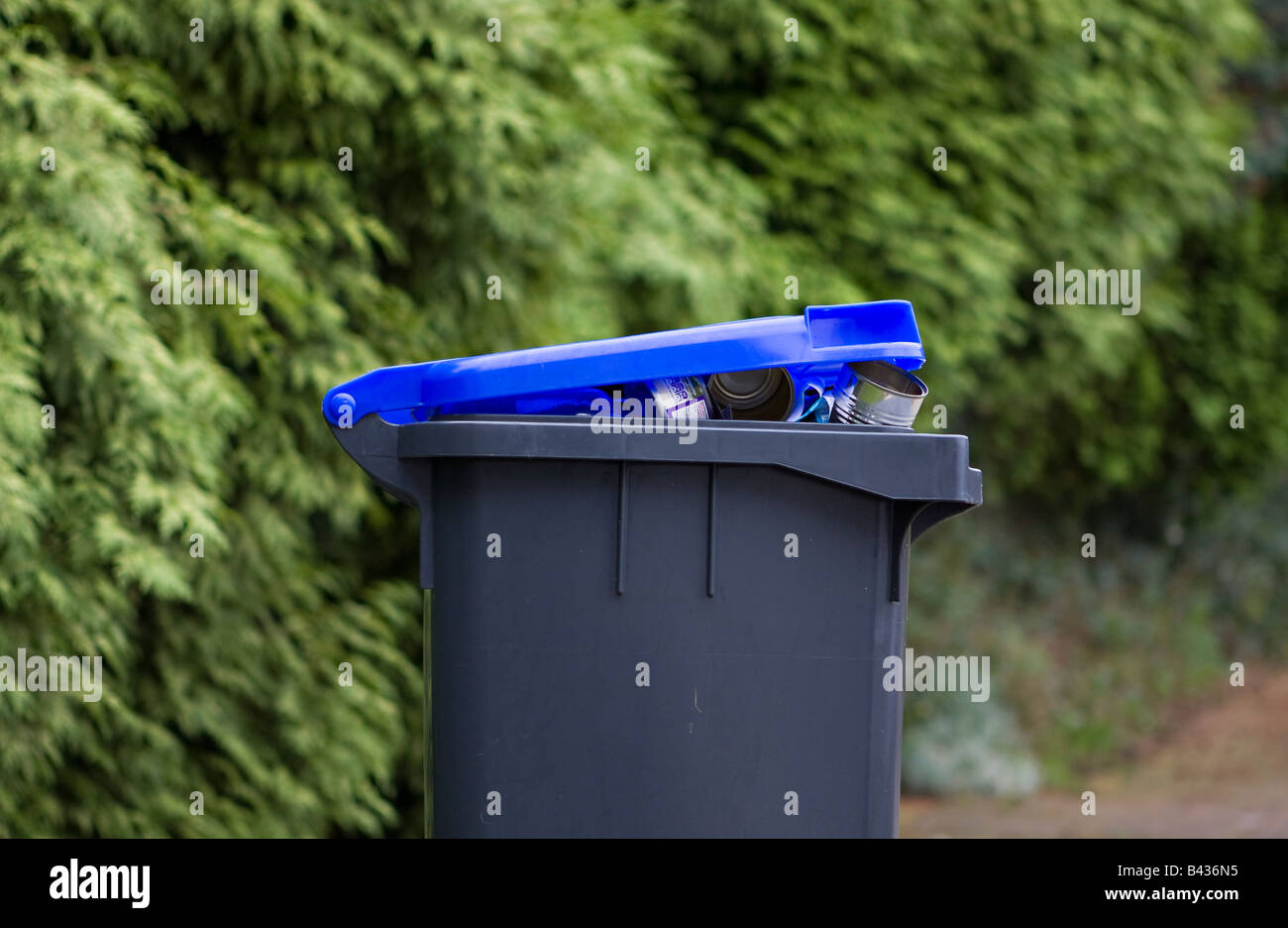 Recycle bin home High Resolution Stock Photography and Images Alamy