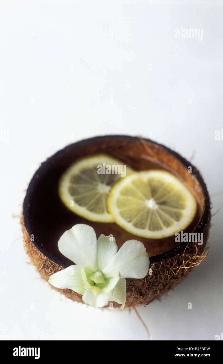 lemon finger bowl Stock Photo Alamy