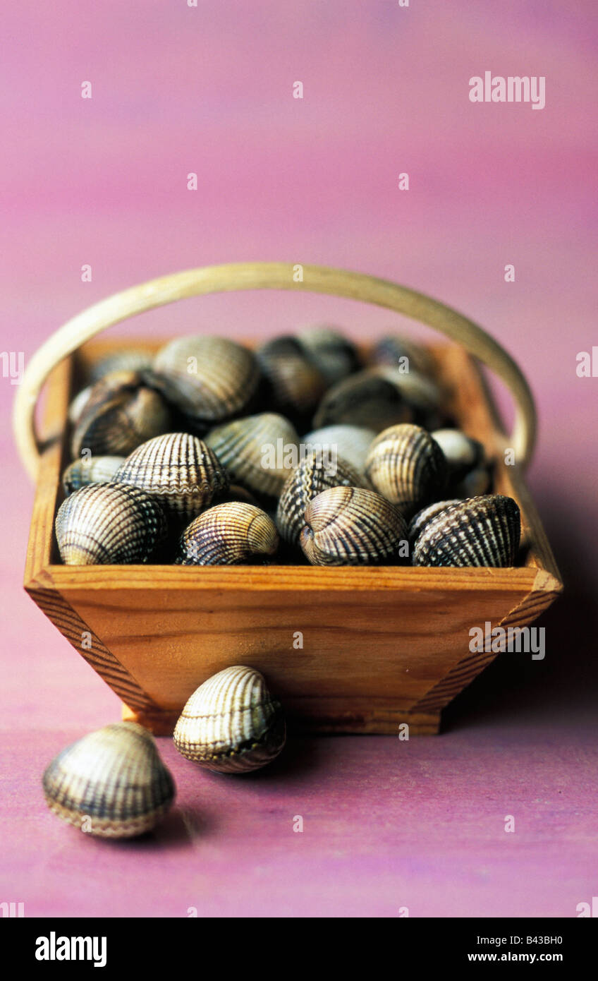 basket of cockles Stock Photo Alamy