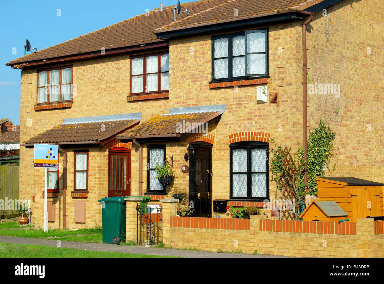 Semi detached houses england hires stock photography and images Alamy
