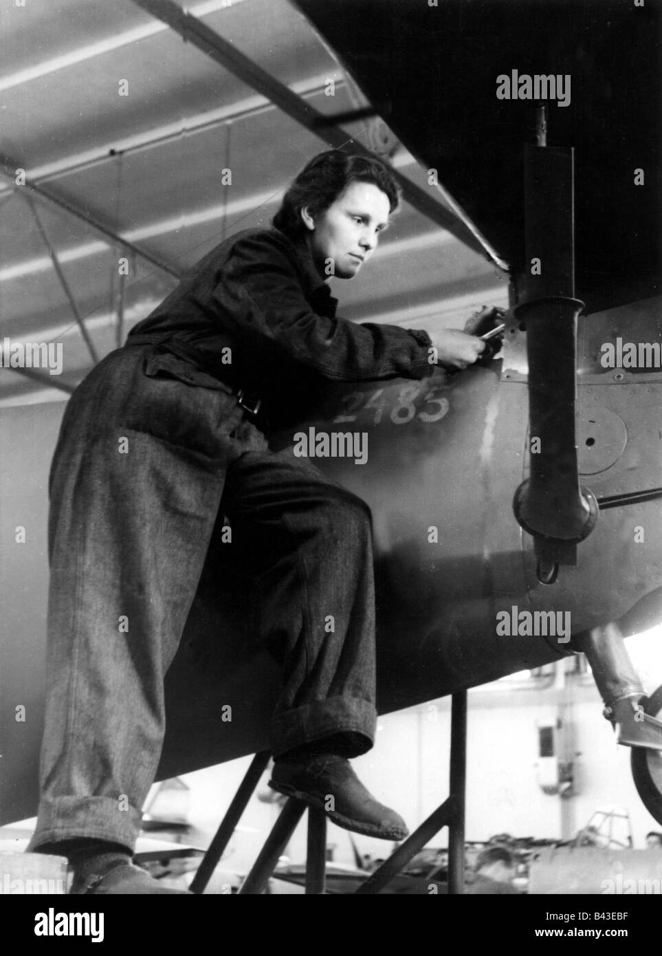 events, Second World War / WWII, Germany, armaments industry, aircraft assembly, female worker at the empennage of a Messerschmitt Bf 109 E, circa 1940, Stock Photo