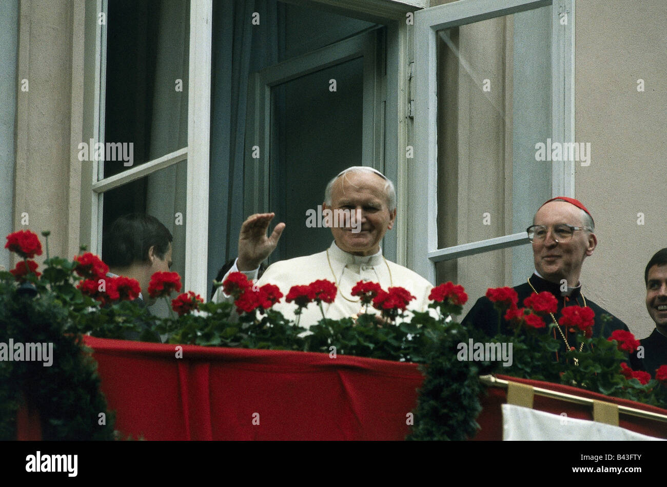 Pope John Paul II., (Karol Wojtyla), 18.5.1920 - 2.4.2005,  Pope 16.10.1978 - 2.4.2005, with Friedrich Cardinal Wetter, balkony, Munich, 3.5.1987, Bavaria, , Stock Photo
