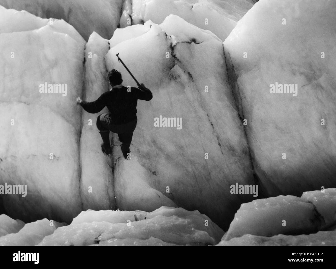 mountaineering, mountain hikes, guide in the glacier,  Australia, 1940s, , Stock Photo