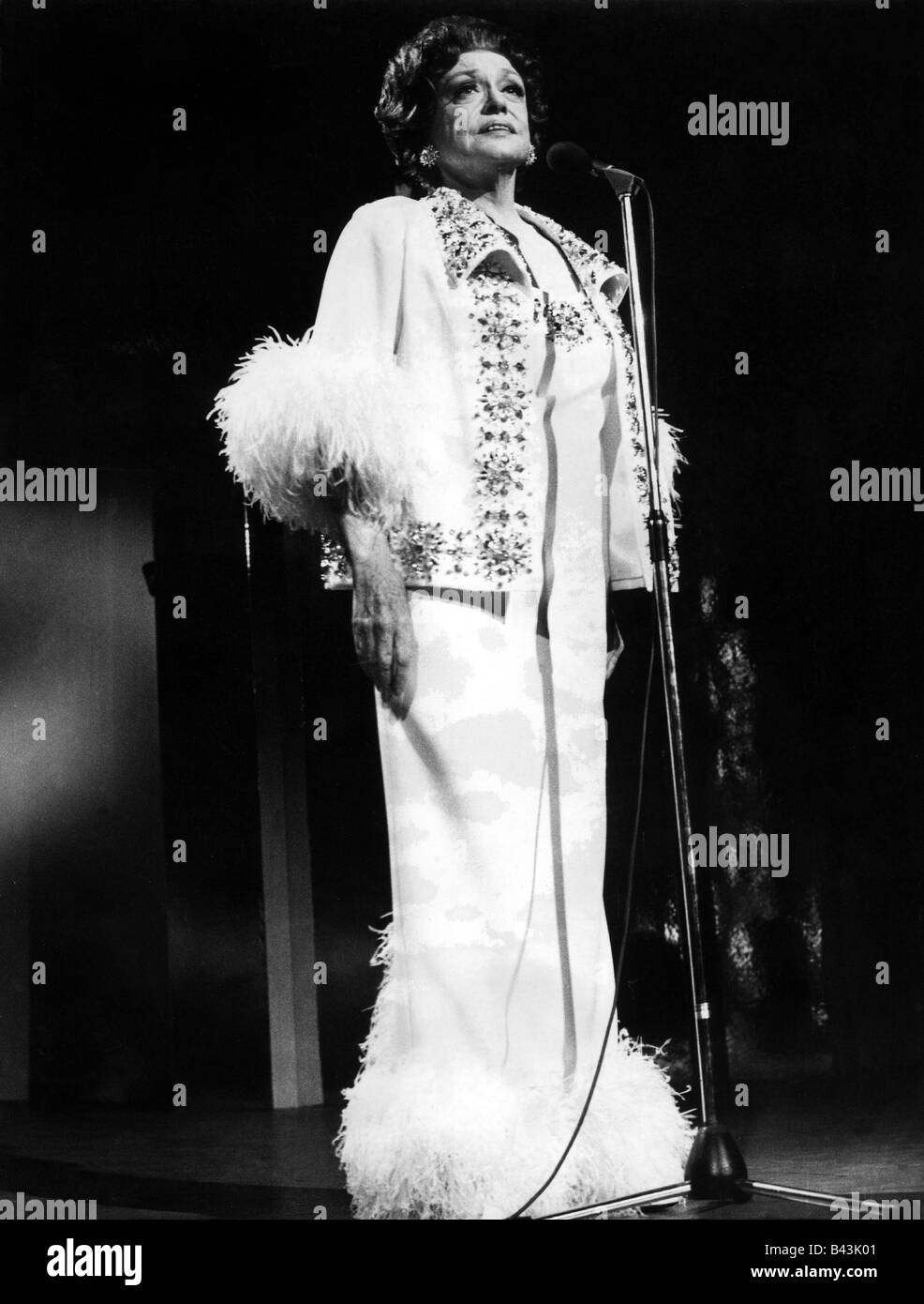 Leander, Zarah, 15.3.1907 - 23.6.1981, Swedish actress and singer, full length, performance while her tour in Germany, 1972, Stock Photo