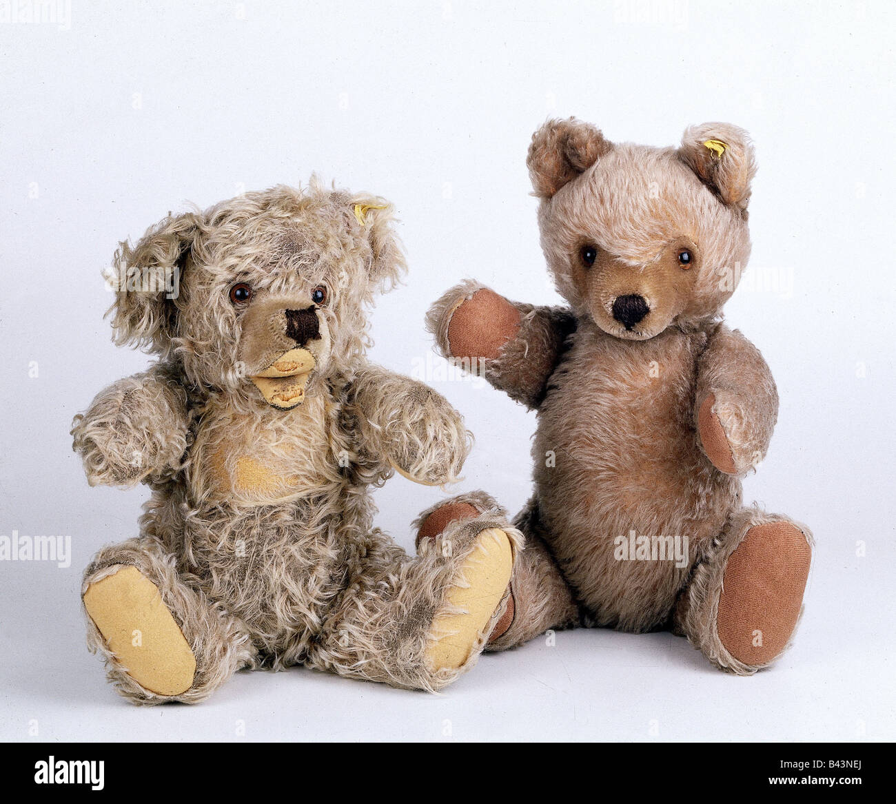 Steiff teddy bear 1960s hi-res stock photography and images