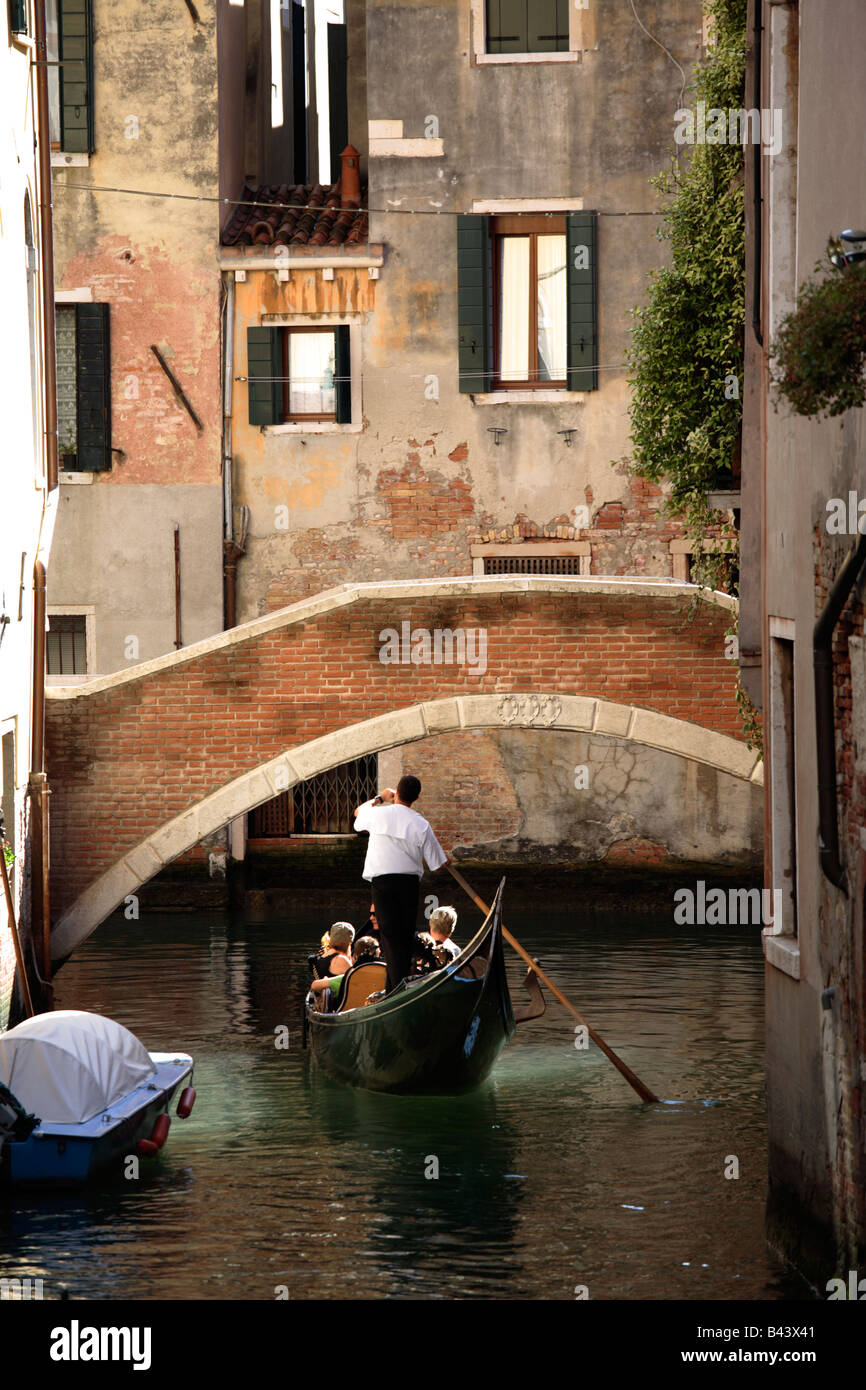 Gondola man hi-res stock photography and images - Alamy