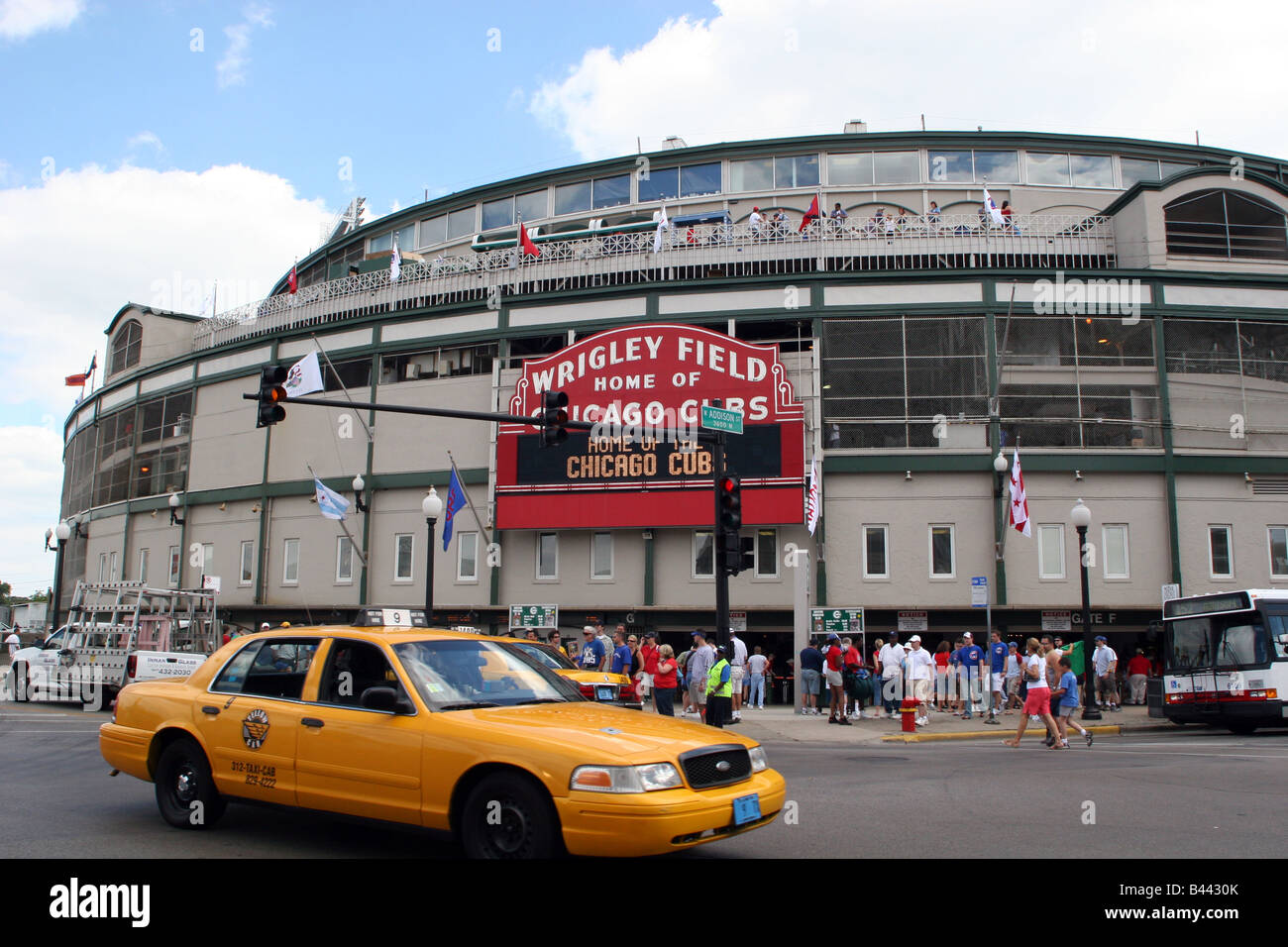 Wrigley Field Chicago Cubs Addison Street Chicago Stock Photo - Alamy