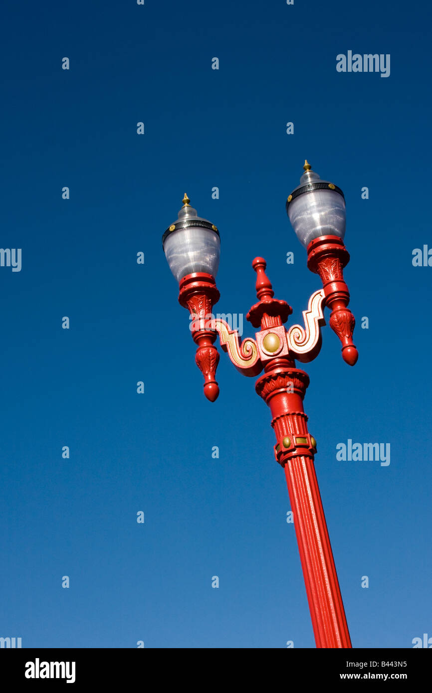 Red lamp post chinatown hi-res stock photography and images - Alamy