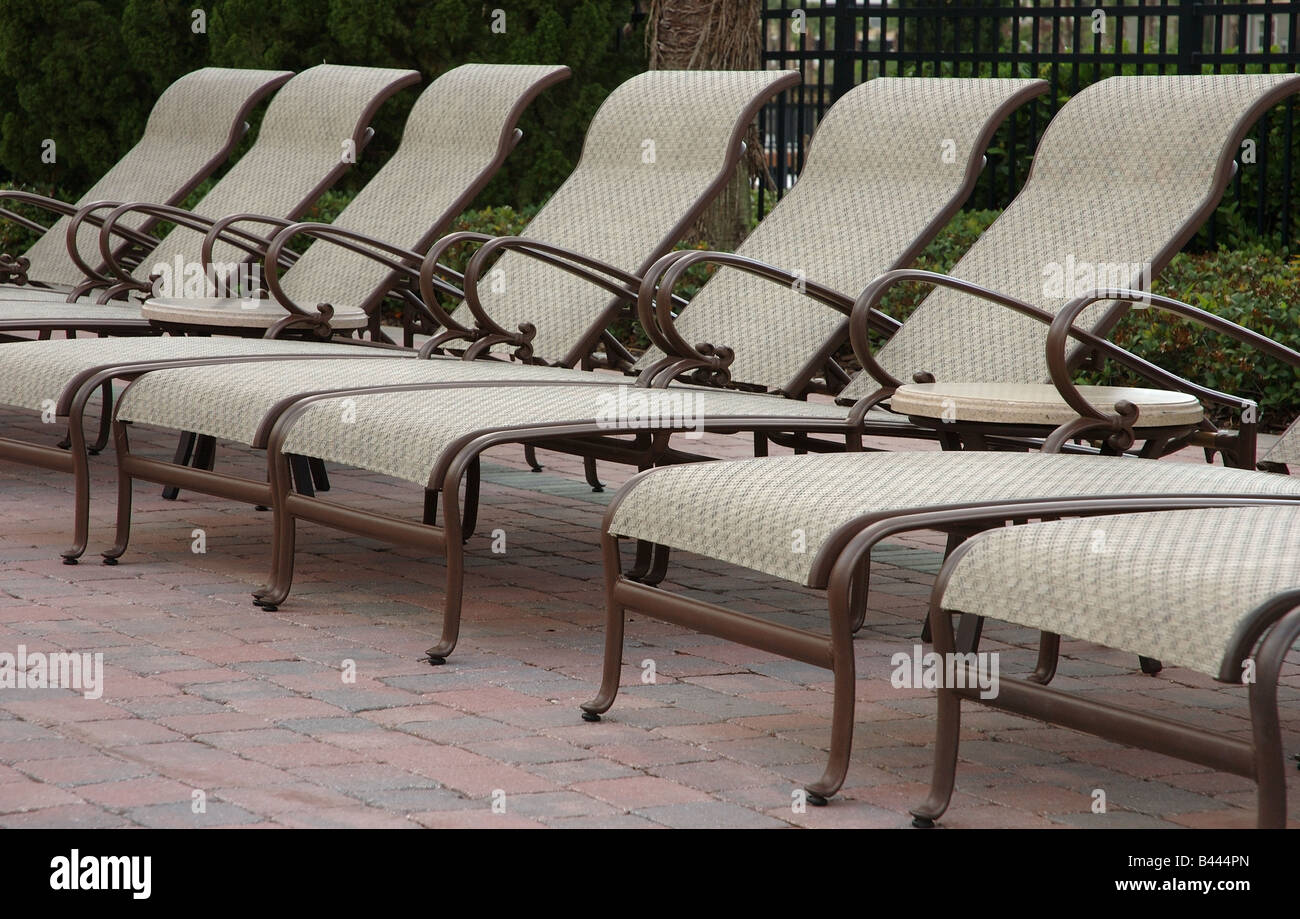 Row poolside lounge chairs hi-res stock photography and images - Alamy